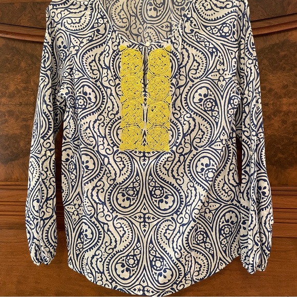 Talbots Blue Yellow White Beaded V-neck Tunic Top Size M Adjustable Sleeve - Picture 4 of 17